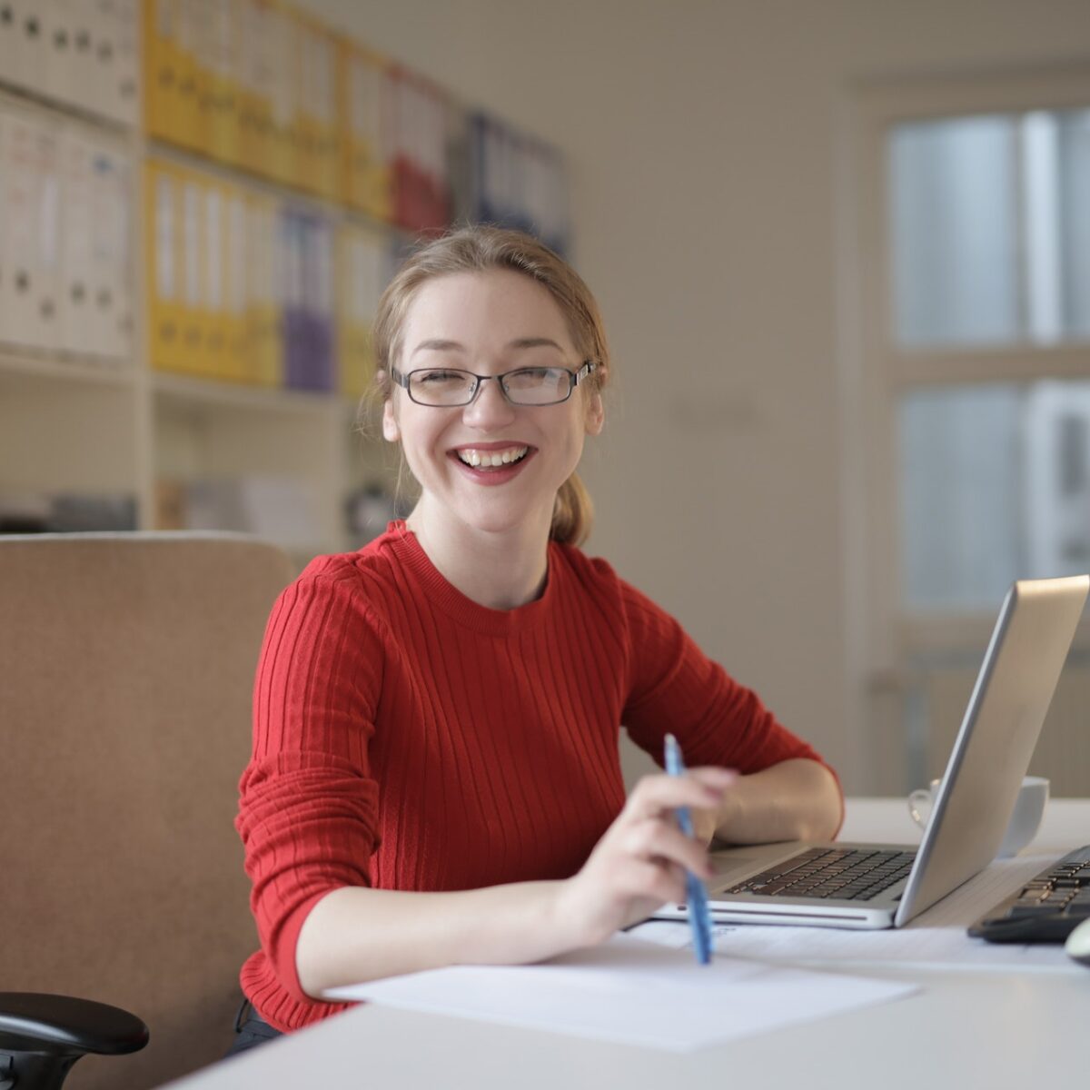 https://www.vunela.com/wp-content/uploads/2020/04/woman-in-red-sweater-leaning-on-white-table-3783725-1200x1200.jpg